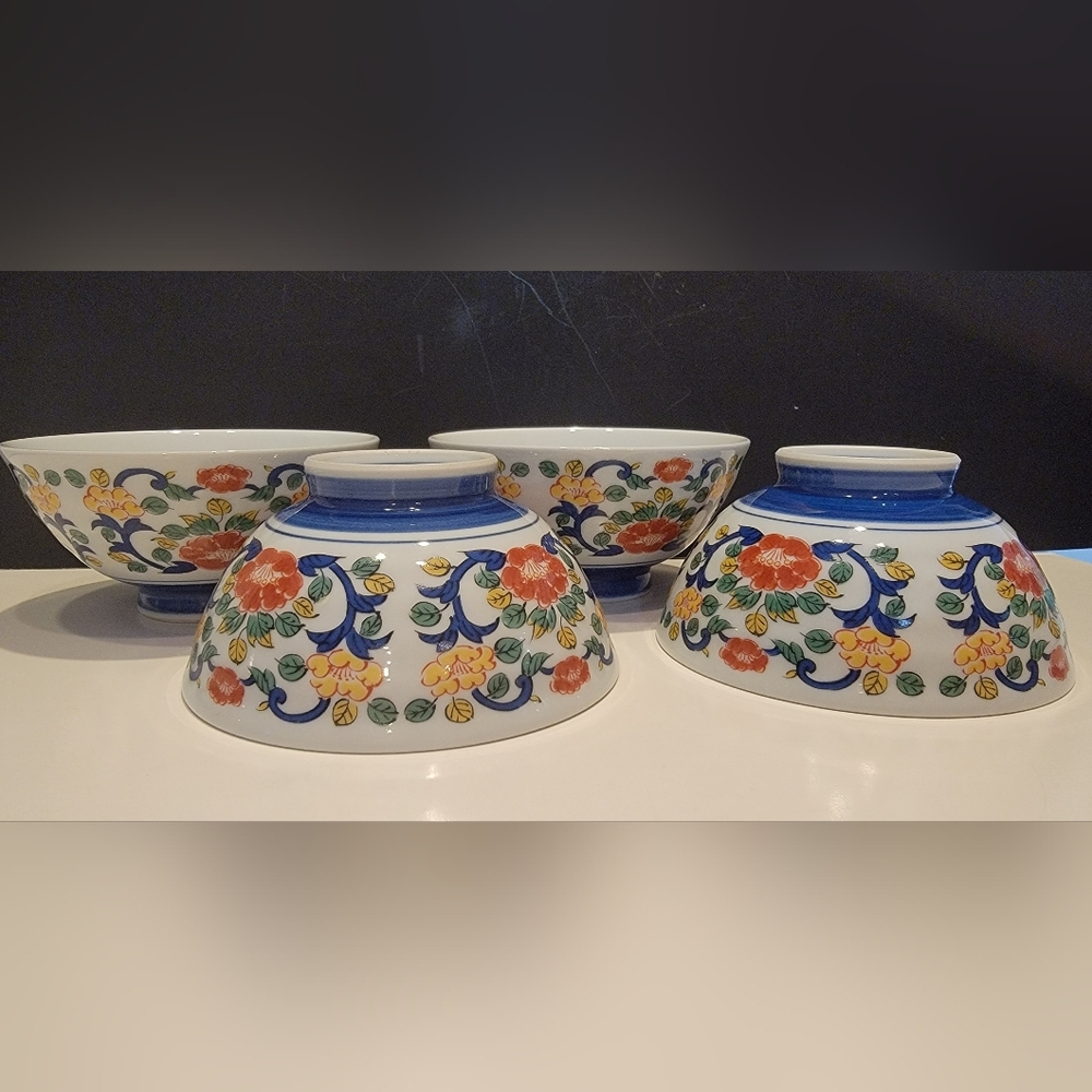 Set of 4 Colorful Imari Style Porcelain Rice Bowls Footed Blue Bases 4.5"